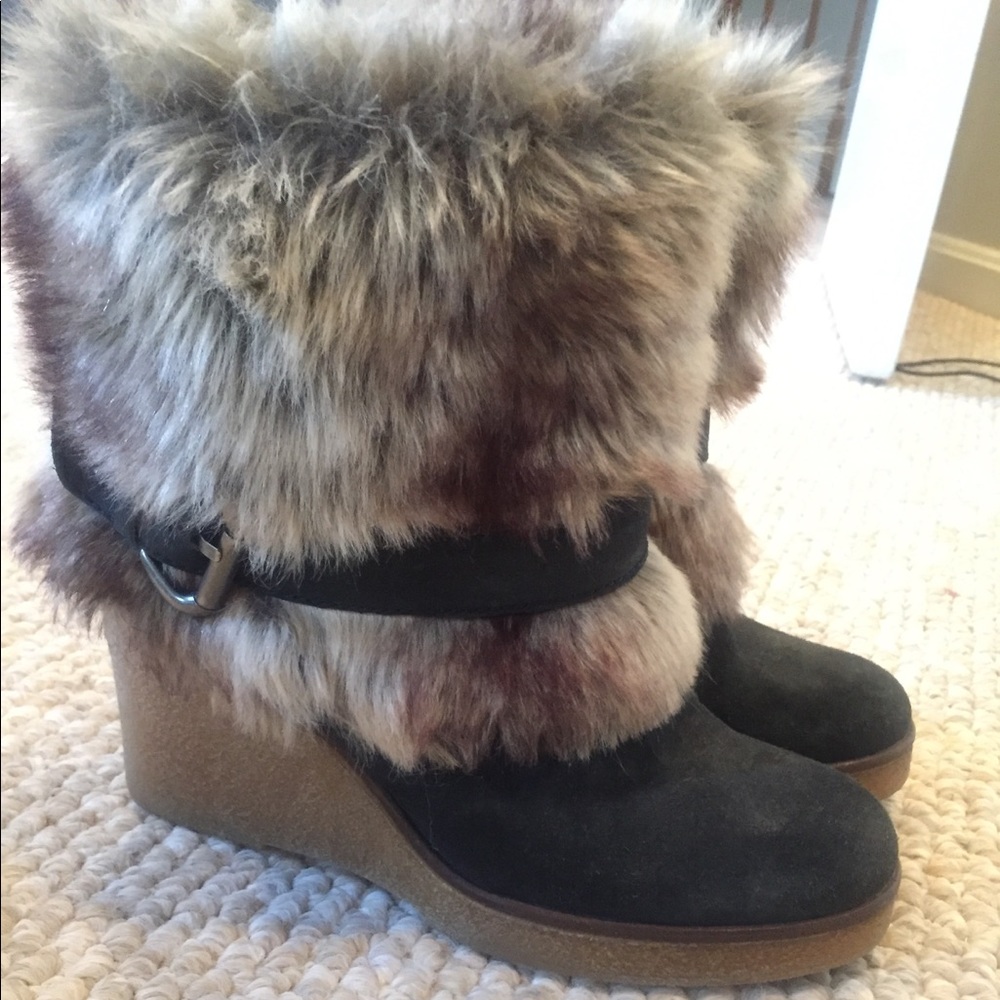 Black wedge fur booties